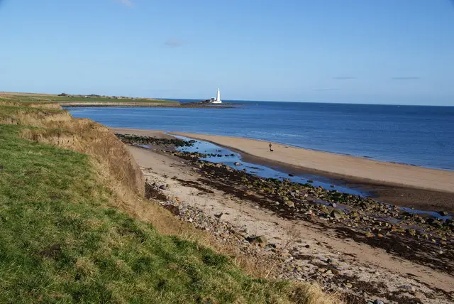 The_northern_end_of_the_beach_at_Whitley_Bay_-_geograph.org_.uk_-_1631940